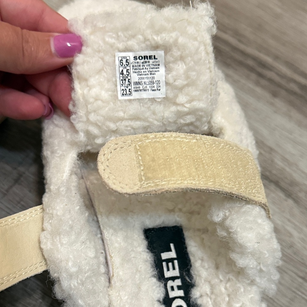 Sorel Cream Sherpa Clog Slippers with Adjustable Strap. Sz 6.5. EUC - Picture 3 of 5